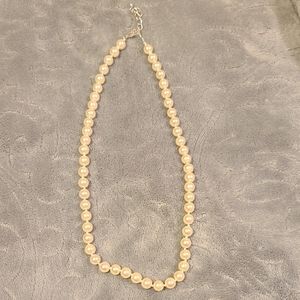 Pearl (faux) necklace